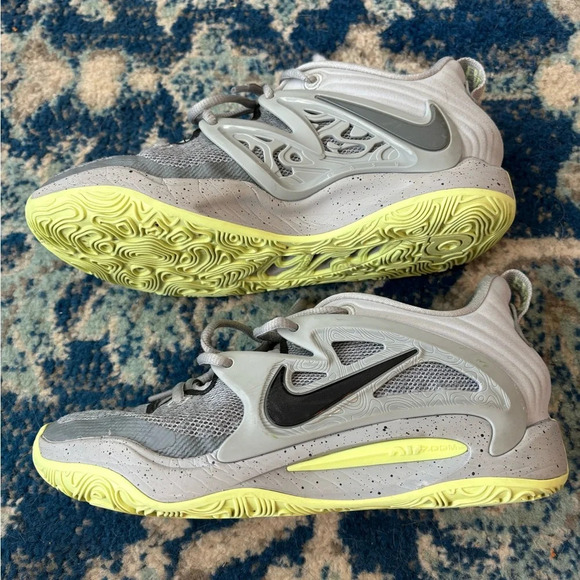 KD7 Wolf Grey Nikes - Picture 3 of 10